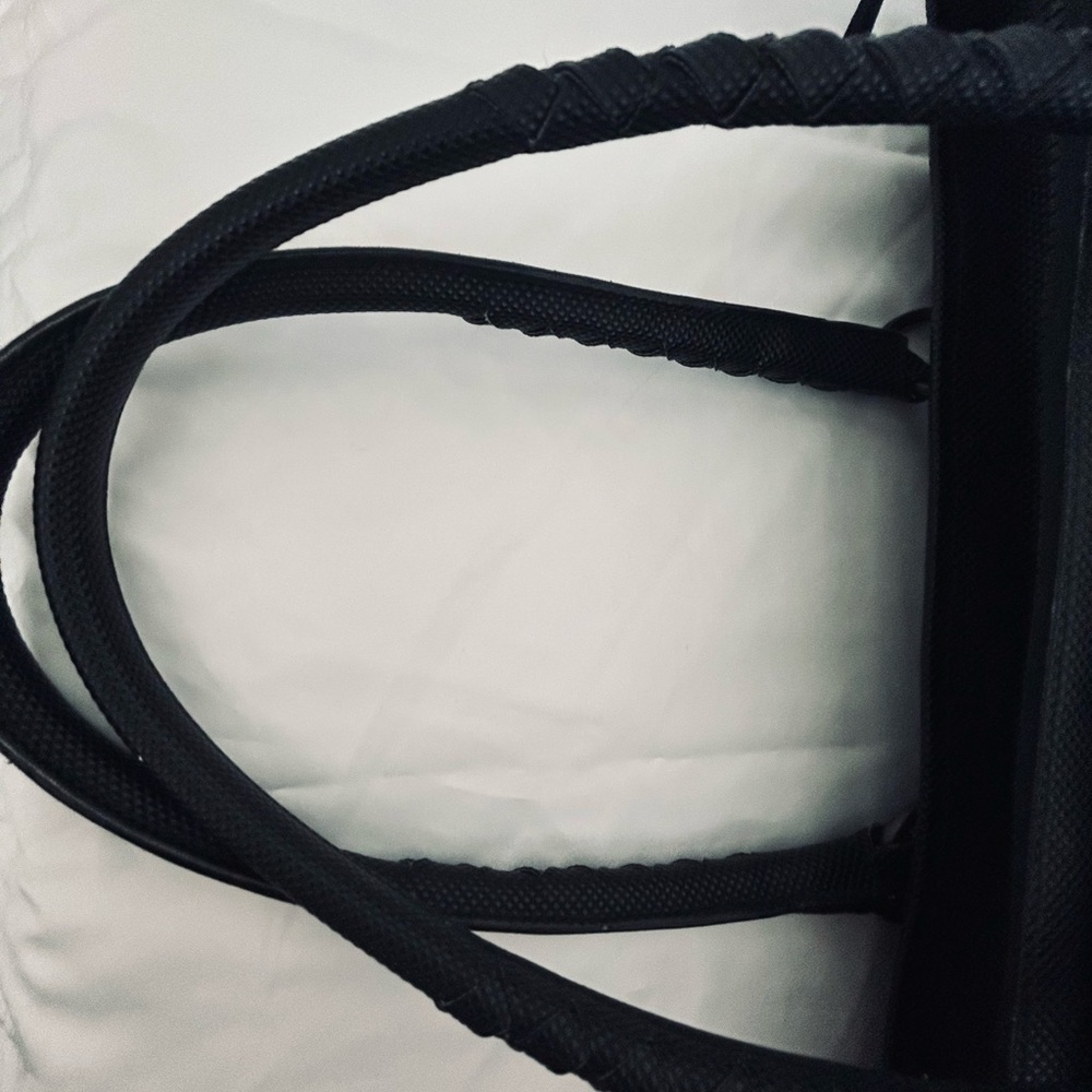 Bottega Veneta Black Tote with Quilted Design and Structured Shape - Picture 5 of 11